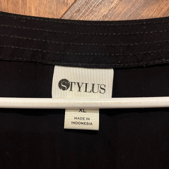 Stylus‎ women’s black vneck blouse top size XL - Picture 2 of 5